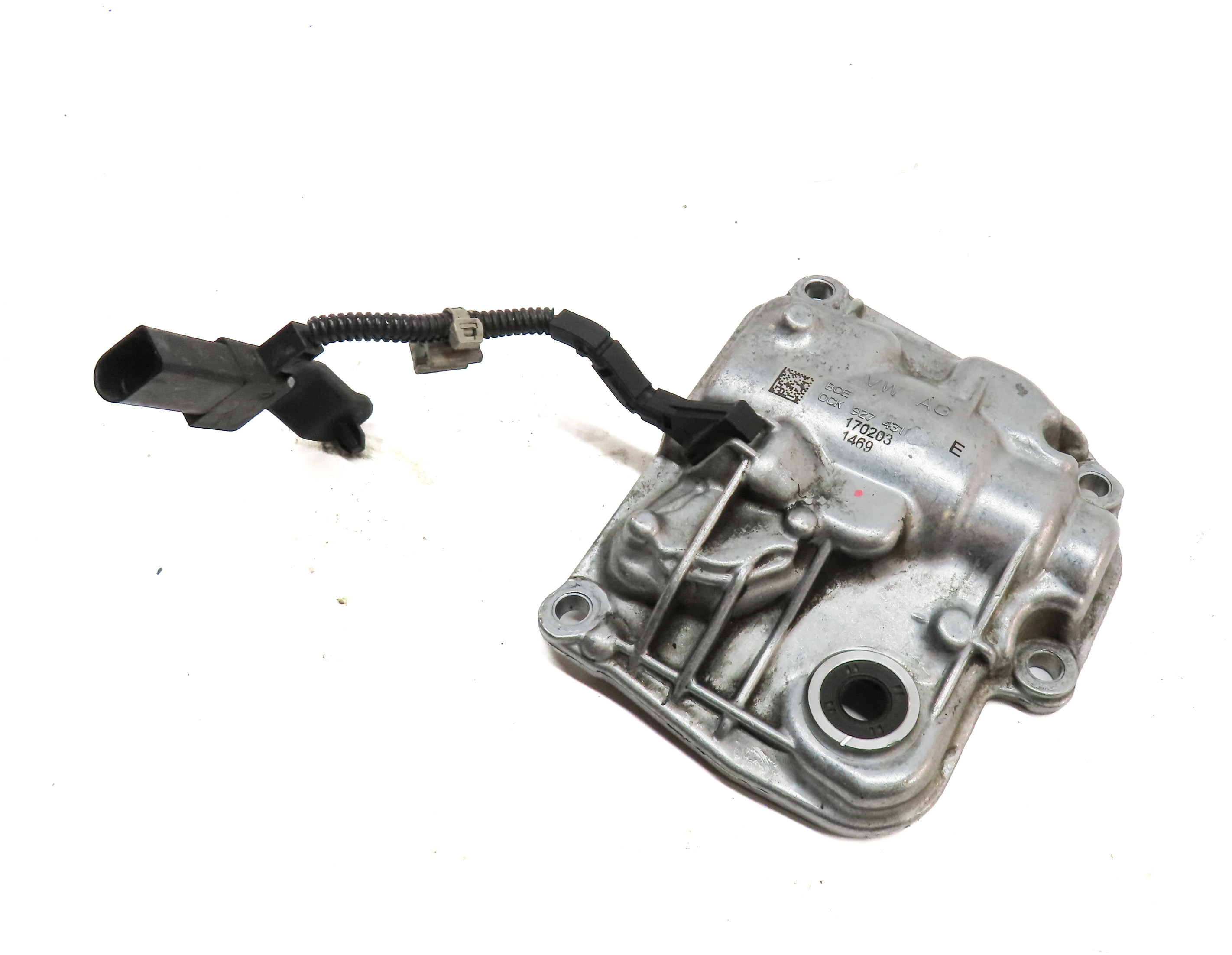 2017 AUDI A4 (B9 8W) 2.0L CYMC ENGINE TRANSMISSION SELECTOR CASE COVER — exact item pictured